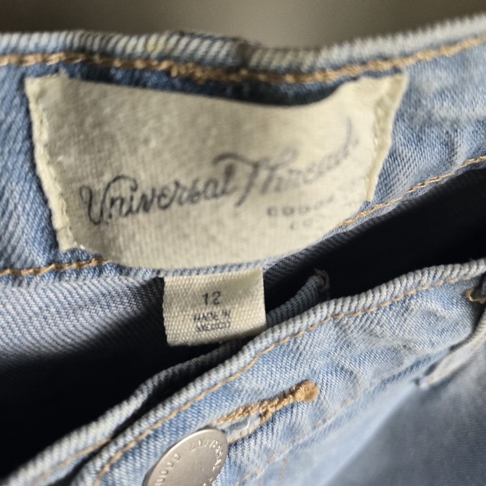 Universal Thread Light Blue Jeans - Picture 5 of 6